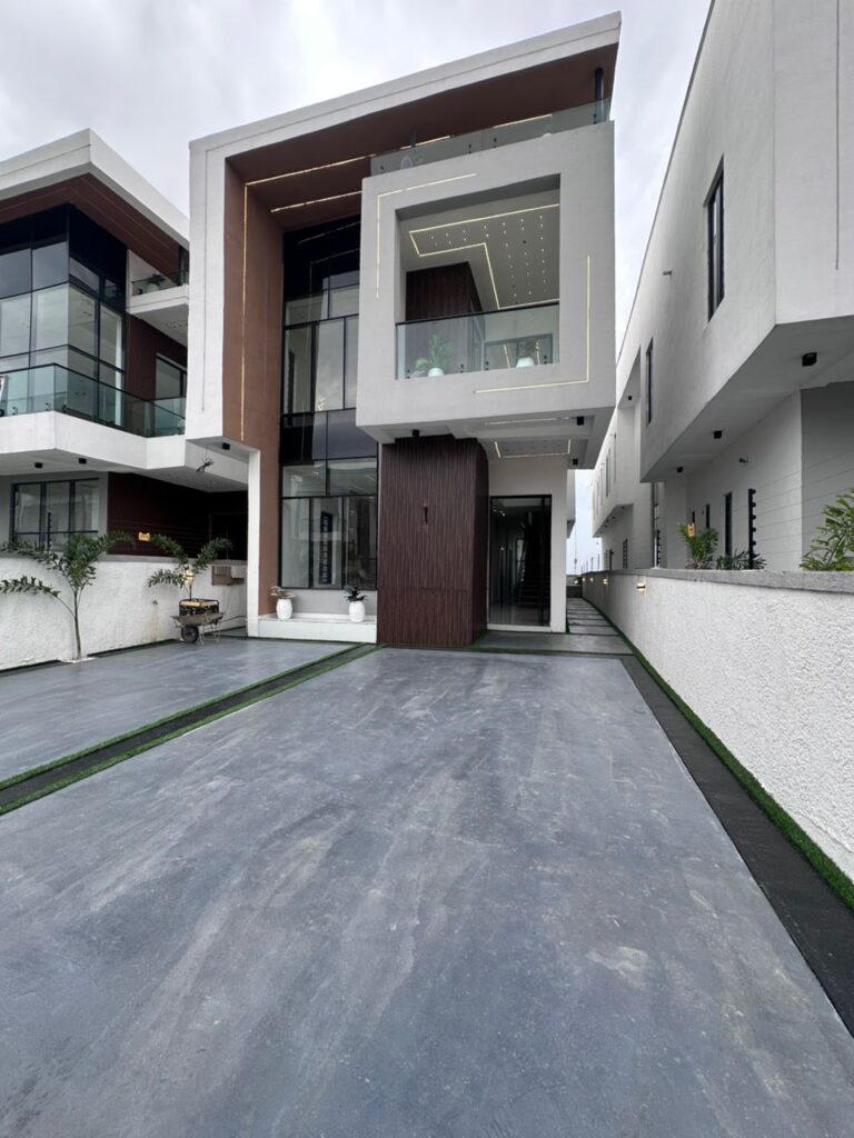 5 BEDROOM DETACHED DUPLEX WITH A POOL & BQ